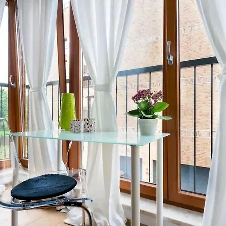 New Sunny Up To 6 People Apartment Krakow